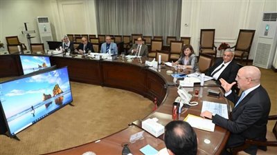 وزير الإسكان يستعرض المسودة النهائية لمشروع إعداد السياسة الحضرية الوطنية