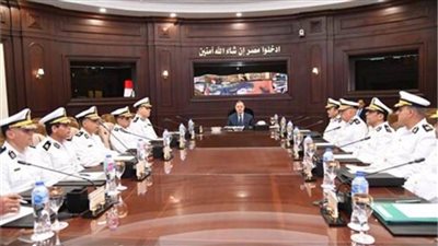 وزير الداخلية يستعرض مع مساعديه خطط تأمين مؤتمر المناخ بشرم الشيخ 