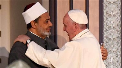 للتوعية بتغير المناخ.. إمام الأزهر وبابا الفاتيكان وملك البحرين يزرعون نخلة 