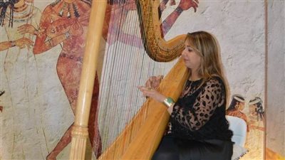 آلة الهارب تستقبل ضيوف قمة المناخ بجناح وزارة الثقافة بالمنطقة الخضراء