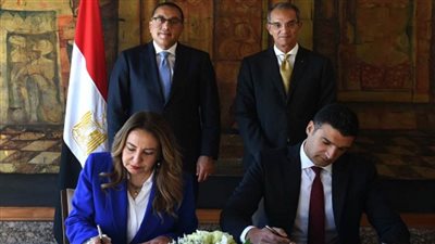 رئيس الوزراء يشهد توقيع مذكرة تفاهم لتحويل المؤسسات الحكومية إلى 