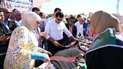 وزير الرياضة يتفقد مركز التنمية الشبابية بالطور (صور)