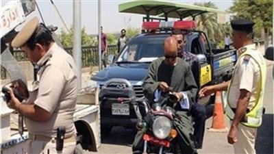 تحرير 343 مخالفات لقائدي الدراجات النارية لعدم ارتداء «الخوذة» 