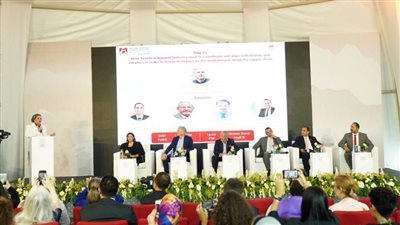 مبعوث مؤتمر المناخ : يجب أن تراعى عمليات صناعة الملابس البعد البيئي