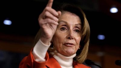 وسط حزن عارم...بيلوسي تتنحى عن قيادة مجلس النواب الأمريكي وتبقى في الكونجرس