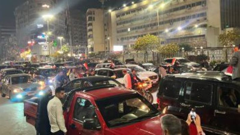 سيارات تجوب شوارع