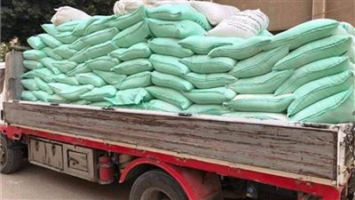 ضبط 13 طن دقيق مدعم داخل مخزن لتجارة السلع الغذائية بالجيزة  
