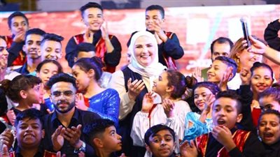 وزيرة التضامن تستعرض تقريرًا عن الجهود والخدمات المقدمة للأطفال في مصر (صور)