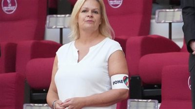 في تحدي للفيفا.. وزيرة الداخلية الألمانية تدعم المثليين في قطر