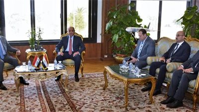 وزير الطيران يستقبل وزير النقل العراقي لتعزيز التعاون في مجال النقل الجوي