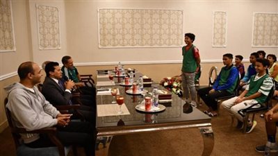 وزير الرياضة يلتقي مجموعة من المواهب المشاركين في 
