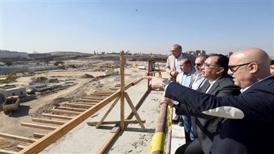 رئيس الوزراء يتفقد أعمال تطوير حديقة تلال الفسطاط (صور)