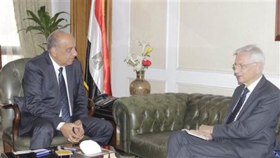 وزير قطاع الأعمال العام يبحث مع سفير فرنسا بالقاهرة تعزيز التعاون الاقتصادي والاستثماري