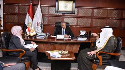 وزير القوى العاملة يلتقي السفير السعودي بالقاهرة (صور)
