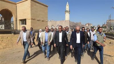رئيس الوزراء يتفقد أعمال تطوير ساحة جامع عمرو بن العاص ومناطق القصبة والحفائر ضمن مشروع تطوير حديقة تلال الفسطاط