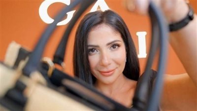 مني زكي تخطف أنظار جمهورها بإطلالة ناعمة