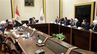 وزير الصحة يلتقي الأمين العام ورئيس قطاع الصحة بمؤسسة 