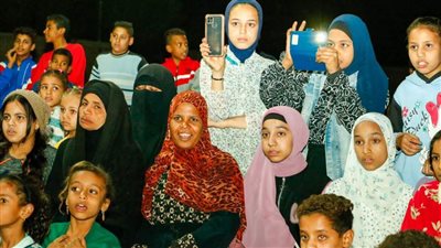 مسرح المواجهة والتجوال يصل لقرى حياة كريمة بقلب صعيد مصر 