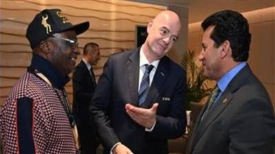 وزير الرياضة يلتقي رئيس الفيفا خلال مباراة تونس وفرنسا بكأس العالم بقطر