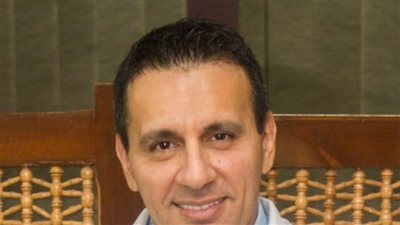 جراح عيون: لابد من إزالة الدهون الزائدة بالعين لأنها تؤثر على النظر