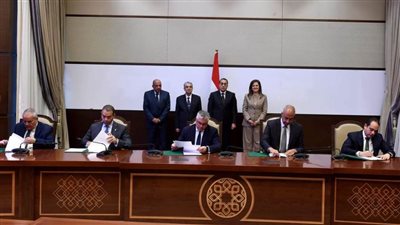 رئيس الوزراء يشهد توقيع 7 مذكرات تفاهم بشأن بدء الدراسات الخاصة بمشروعات إنتاج الهيدروجين الأخضر ومشتقاته