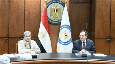 وزيران يبحثان جهود التوافق البيئي لشركات البترول بالسويس والبحر الأحمر