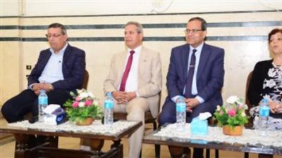 رئيس جامعة سوهاج يشارك بالندوة التثقيفية عن مكافحة الشائعات والأمن القومى