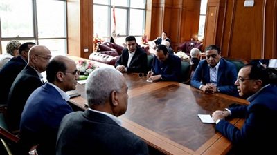 رئيس الوزراء يبدأ زيارة لمحافظة السويس لتفقد عدد من المشروعات التنموية والخدمية (صور)