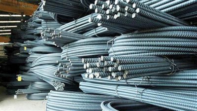 أسعار الحديد تواصل ارتفاعاتها وظهور سوق سوداء تبيع الطن بـ25 ألف جنيه