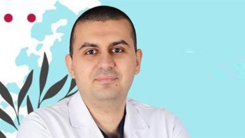 الدكتور عمرو عبد
