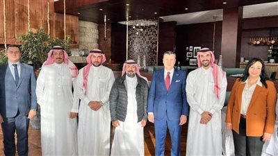 وزير السياحة يلتقي مدير عام العلاقات الدولية في وزارة السياحة السعودية لمناقشة تعزيز سبل التعاون الثنائي