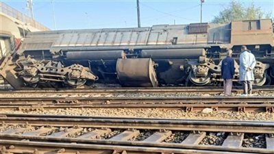 السكة الحديد توضح تفاصيل سقوط جرار داخل محطة طنطا