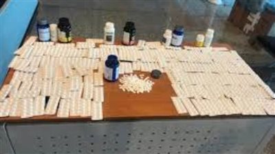 جمارك مطار الغردقة تضبط محاولة تهريب عدد من الأقراص الدوائية