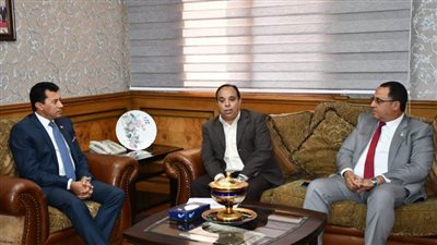 أشرف صبحي يبحث استعدادات اتحاد تنس  الطاولة للبطولات المقبلة 