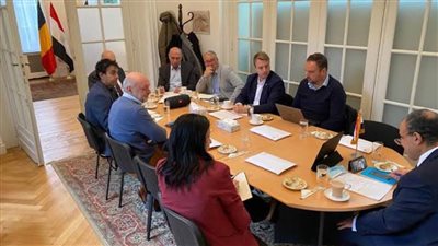 سفير مصر ببروكسل يلتقي ممثلي شركات السياحة والطيران البلجيكية للترويج لمصر