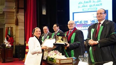 في عيد العلم.. جامعة القاهرة تكرم وزيرة البيئة لنجاح قمة المناخ