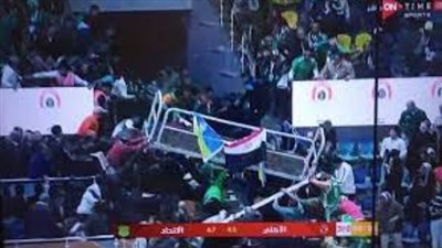 سقوط مدرج جماهير صالة حسن مصطفى أثناء مباراة سلة الاتحاد السكندري والأهلي