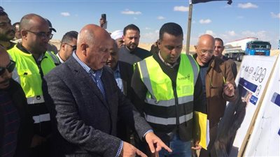 وزير النقل يتفقد العمل بالخط الثاني للقطار الكهربائي السريع في المسافة من سوهاج حتى حدائق أكتوبر
