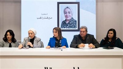 صالون روايات مصرية يتحول لمظاهرة في حب نبيل فاروق