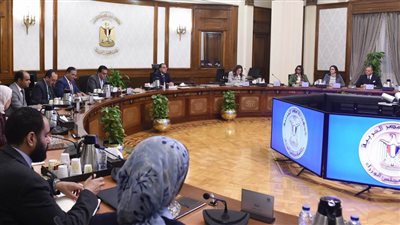 رئيس الوزراء يتابع موقف الخطة الإعلامية والتوعوية لمشروع تنمية الأسرة المصرية