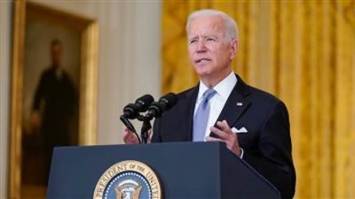 بايدن: نعمل على ضمان محاسبة شركات الطيران في خضم إلغاء الرحلات