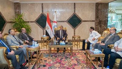 وزير الإنتاج الحربي يتفقد المركز الطبي التخصصي في حلوان 