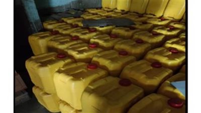 سقوط مخزن لزيوت الطعام مجهولة المصدر بحلوان