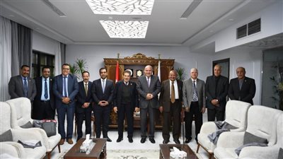 تنفيذا لتوجيهات الرئيس السيسي.. د. أحمد عبد الظاهر: إقامة معارض كبيرة بقنا لمحاربة الغلاء والقضاء على جشع التجار