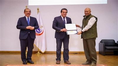 وزير الصحة يُكرم الفرق الطبية المشاركة بحملة التطعيمات المحدودة ضد شلل الأطفال بالقاهرة والجيزة في أكتوبر الماضي (صور)