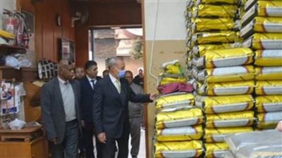 محافظ القليوبية يتفقد مخازن السلع الغذائية والمحال التُجارية لمتابعة الالتزام بالأسعار