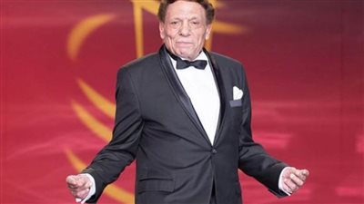 أشرف زكي يكشف عن تطورات الحالة الصحية للفنان عادل إمام