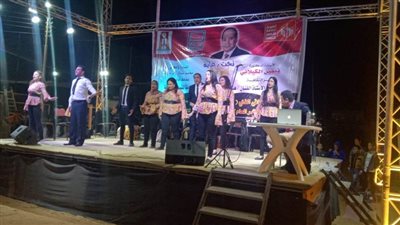 تزامنا مع مؤتمر الأدباء.. إقبال وتفاعل جماهيري كبير مع فعاليات المسرح المتنقل ببلاط بالداخلة  