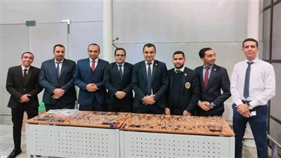 أخبار البلدضبط مستلزمات جراحة زرع شعر مهربة مع راكب في مطار الغردقة