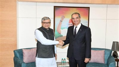 وزير الاتصالات يبحث مع نظيره الهندي دفع سبل التعاون في مجالات البنية المعلوماتية (صور)